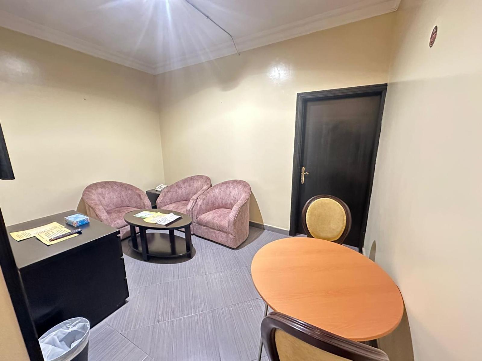 قصر الحمراء للأجنحة الفندقية Riyadh Bagian luar foto